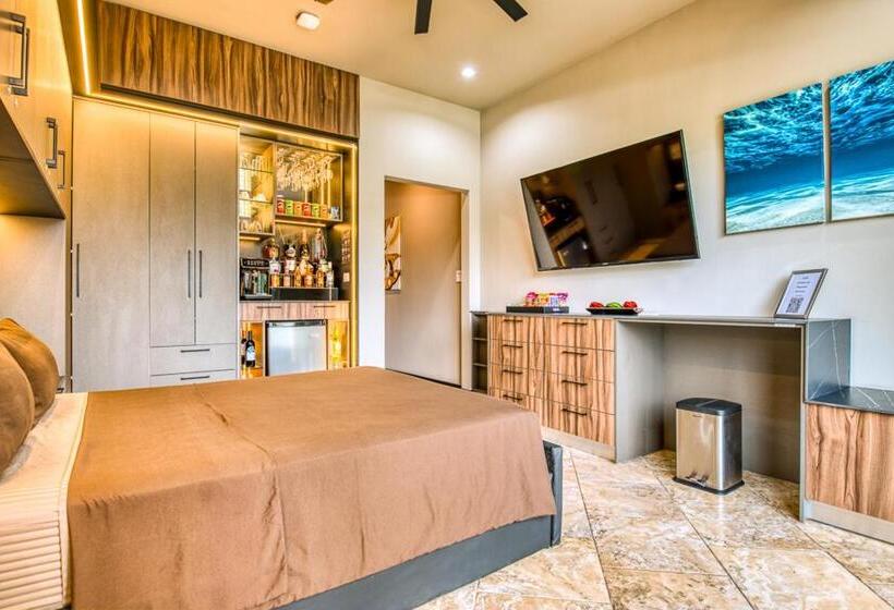 هتل Secretjaco Luxury Beach Front Penthouse With Pool & Jacuzzi