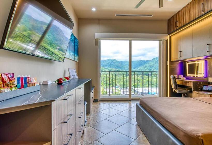 هتل Secretjaco Luxury Beach Front Penthouse With Pool & Jacuzzi