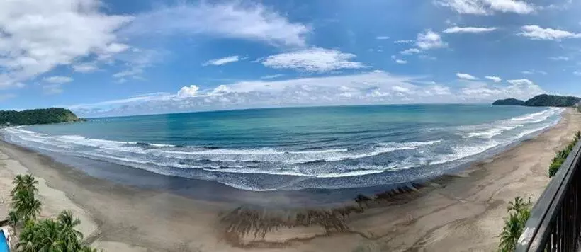 ホテル Secretjaco   Luxury Beach Front Penthouse With Pool & Jacuzzi