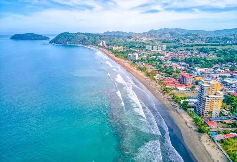 ホテル Secretjaco   Luxury Beach Front Penthouse With Pool & Jacuzzi