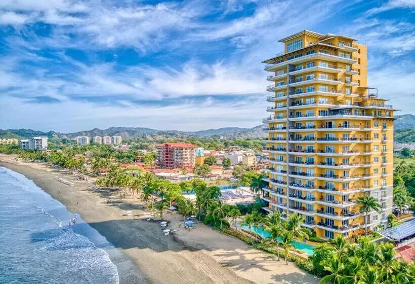 ホテル Secretjaco   Luxury Beach Front Penthouse With Pool & Jacuzzi