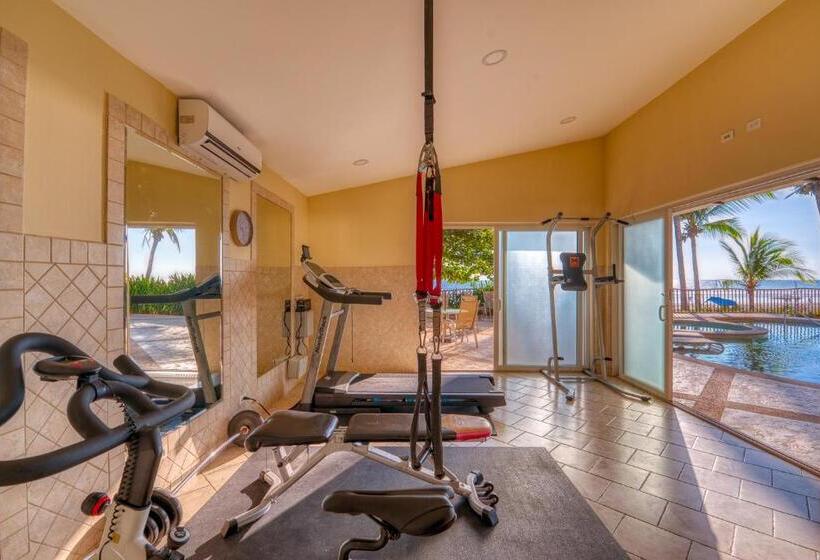 هتل Secretjaco Luxury Beach Front Penthouse With Pool & Jacuzzi