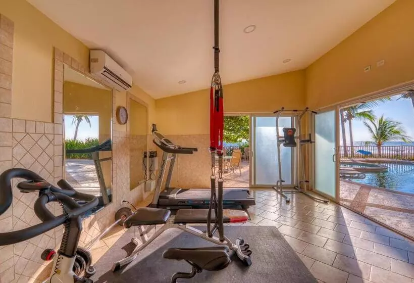 ホテル Secretjaco   Luxury Beach Front Penthouse With Pool & Jacuzzi