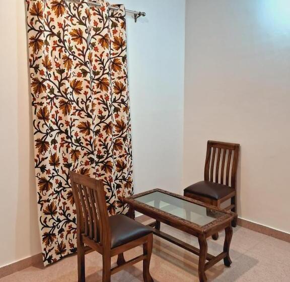 پانسیون 7crystal Road