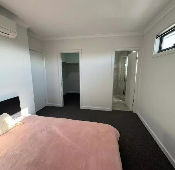 ペンション Brand New Comfortable Room In A Beautiful Suburb