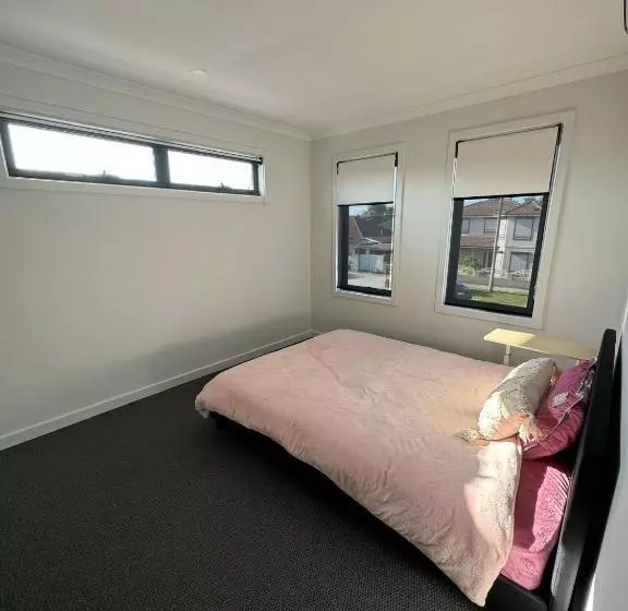 ペンション Brand New Comfortable Room In A Beautiful Suburb