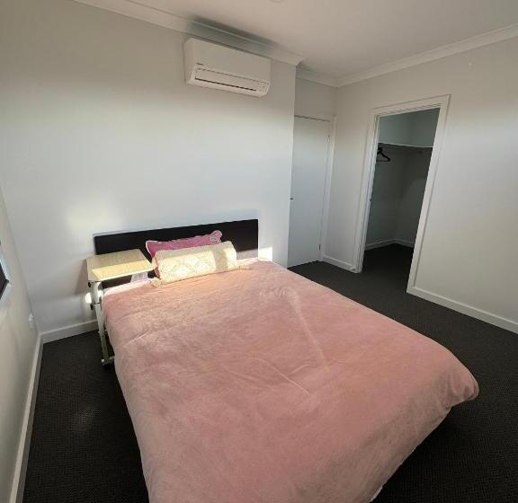 ペンション Brand New Comfortable Room In A Beautiful Suburb