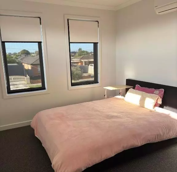 ペンション Brand New Comfortable Room In A Beautiful Suburb