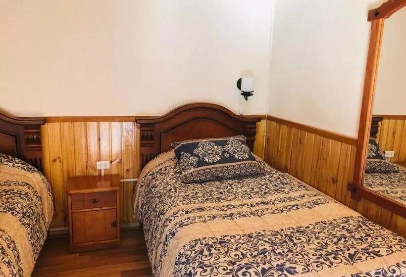 Majatalo Hostal Collins House