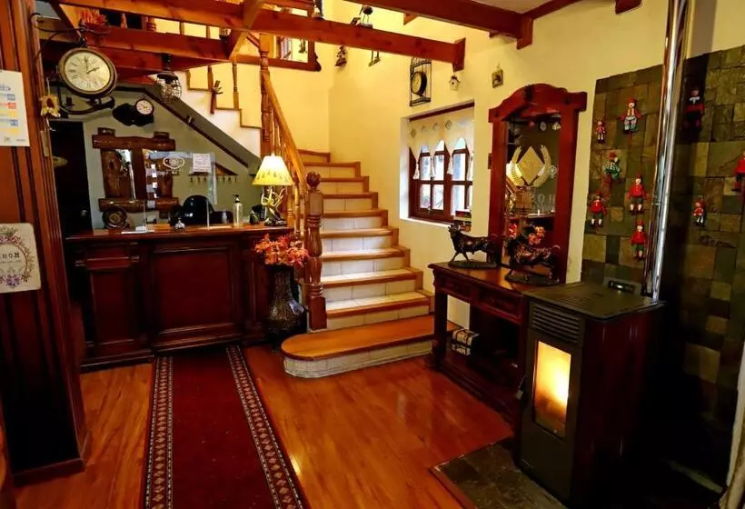 Majatalo Hostal Collins House