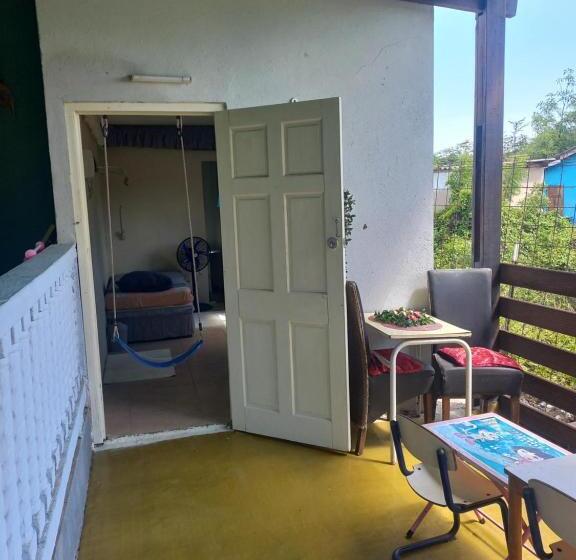 پانسیون Yenna Home