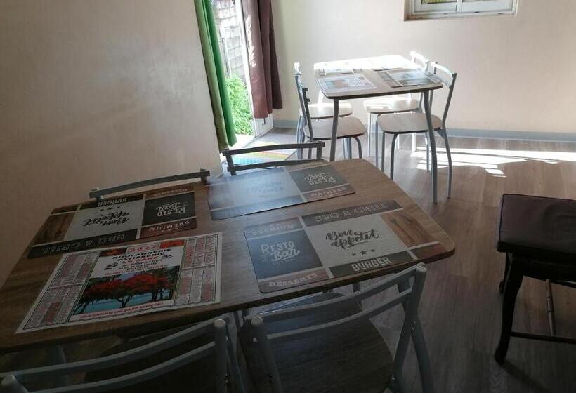 تختخواب و صبحانه Anae