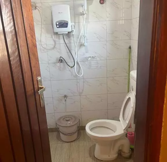 تختخواب و صبحانه Bukoto Kisaasi Suites 2