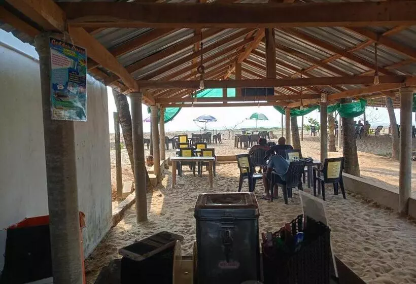 هتل Coconut Tree Cafe