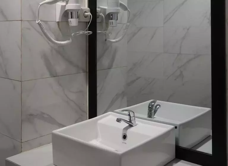 Hotelli Fhandika Boutique Inc