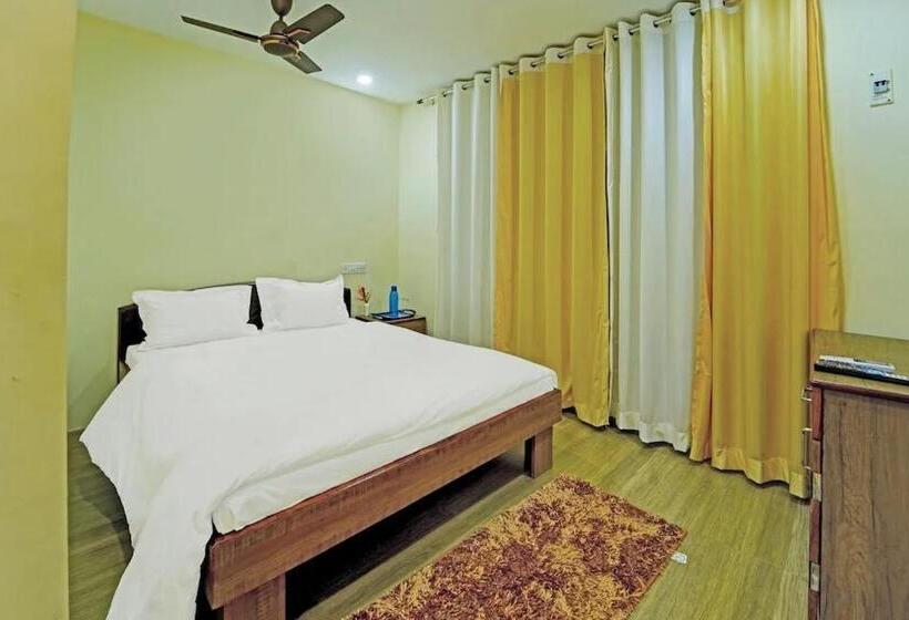 Hotel Lake Forest By Bat