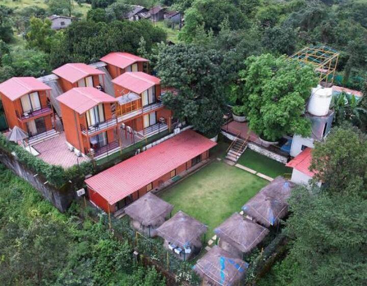 Hotel Lake Forest By Bat