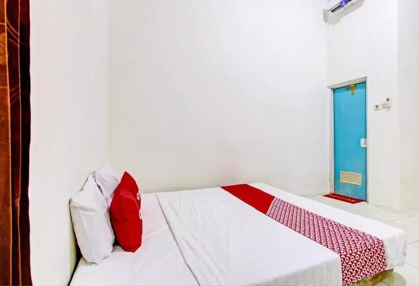 Hotelli Oyo 93208 Guest House Cemara 2