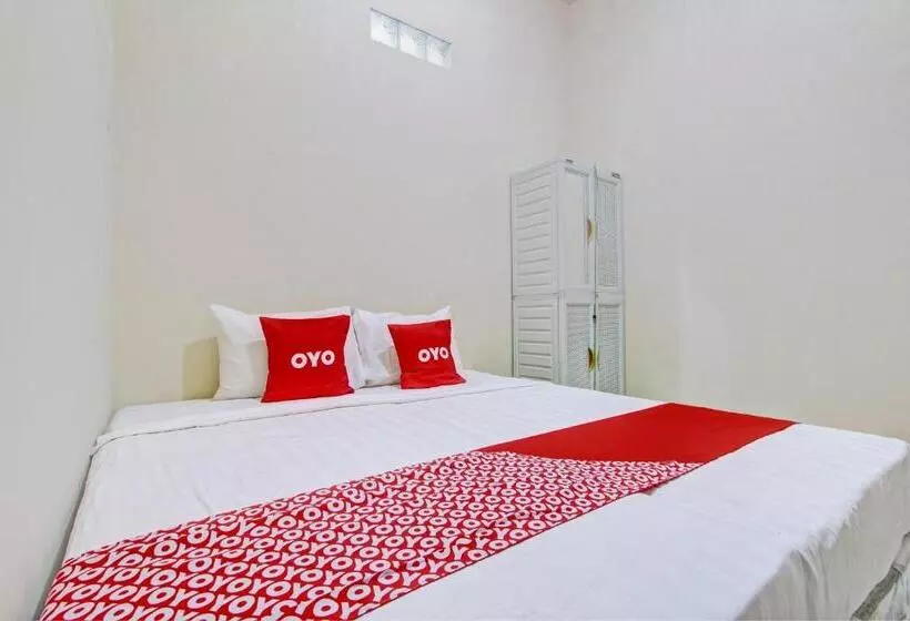Hotelli Oyo 93208 Guest House Cemara 2