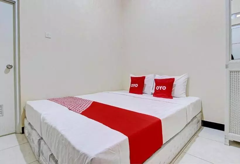 Hotelli Oyo 93208 Guest House Cemara 2