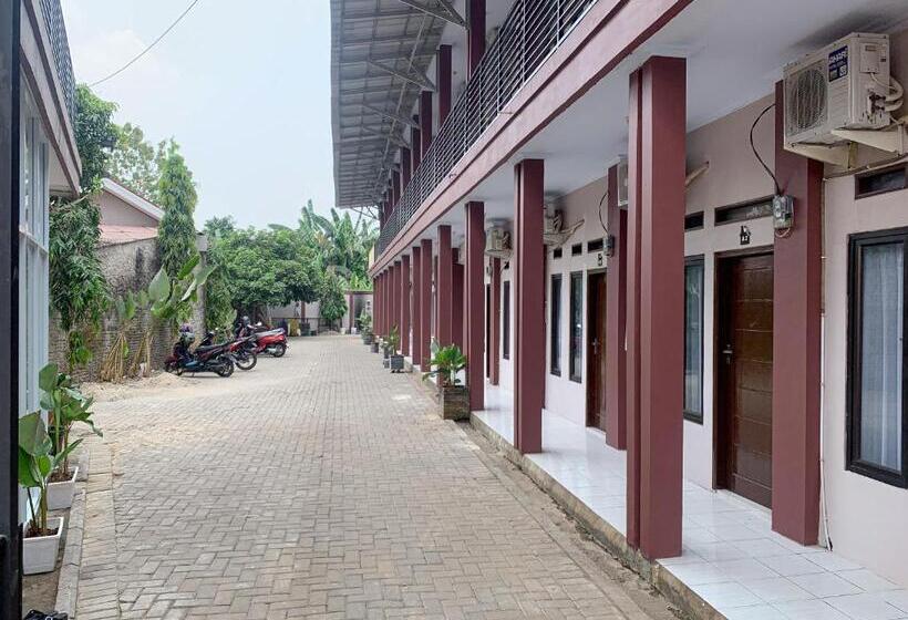 בית מלון כפרי Reddoorz Near Fkip Untirta Serang