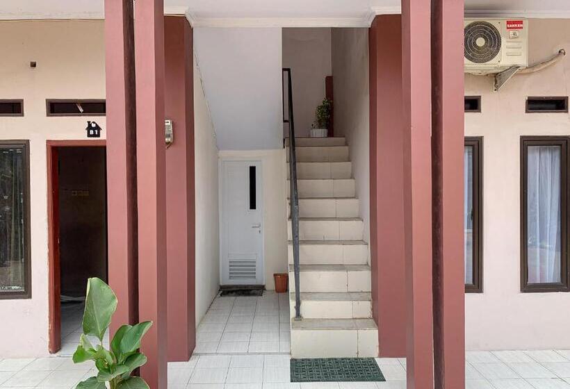 בית מלון כפרי Reddoorz Near Fkip Untirta Serang