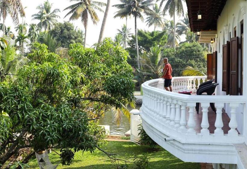 Пансион Beside The River