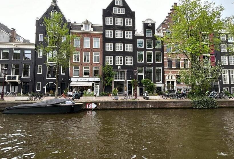 تختخواب و صبحانه Kelly S Euphrate Houseboat