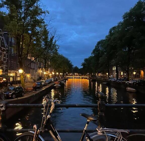 تختخواب و صبحانه Kelly S Euphrate Houseboat