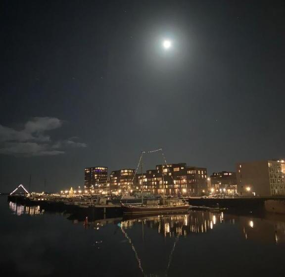 تختخواب و صبحانه Kelly S Euphrate Houseboat