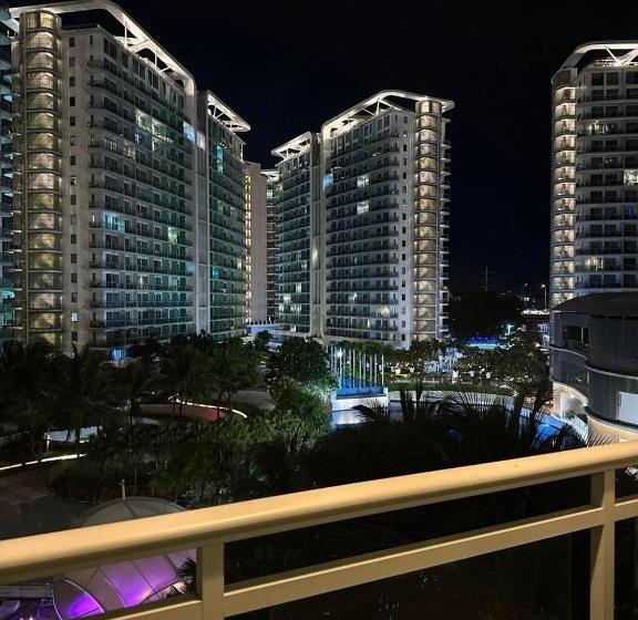 هتل Azure Urban Resort Residences