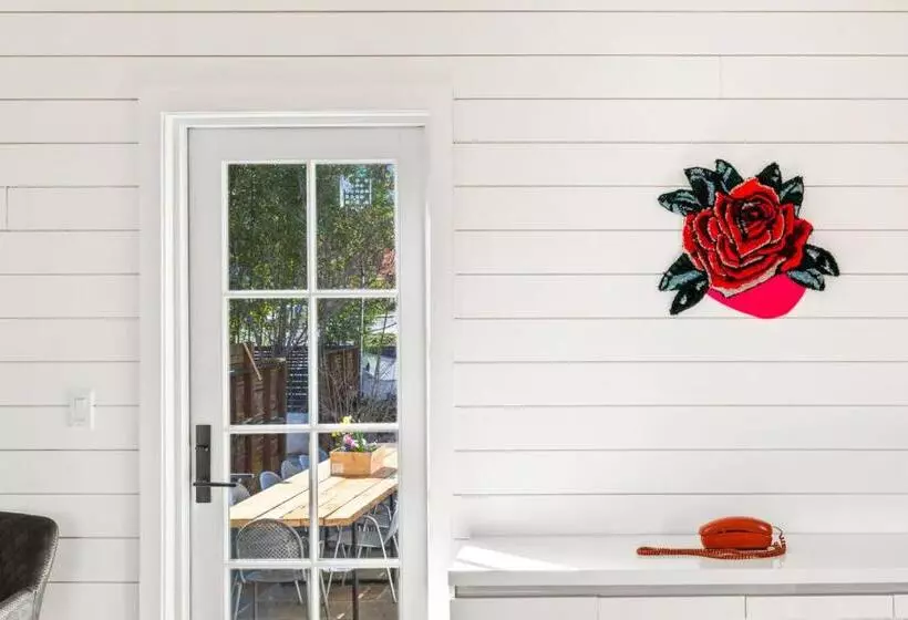 Hotelli Boutique Room Steps From Downtown Mall Rose Jean Room 2