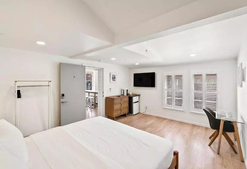 Hotelli Boutique Room Steps From Downtown Mall Rose Jean Room 2