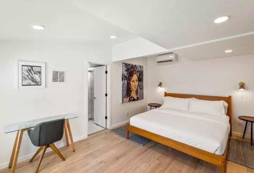 Hotelli Boutique Room Steps From Downtown Mall Rose Jean Room 2