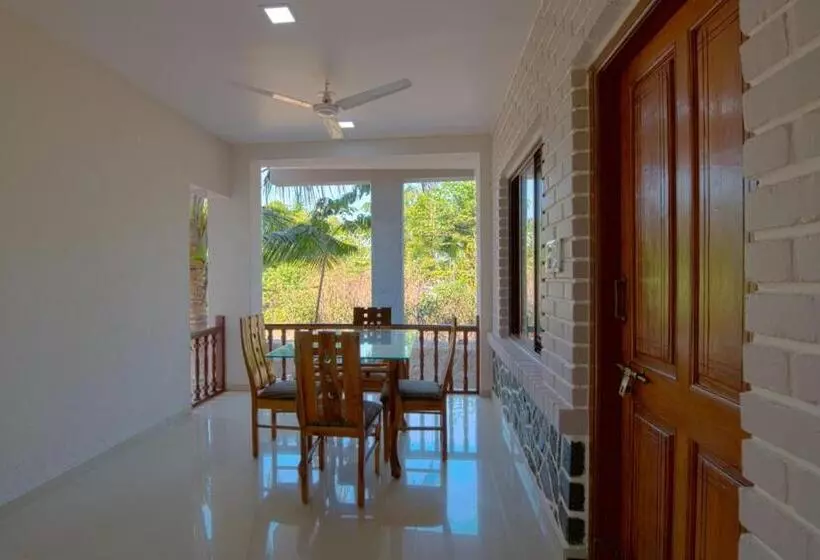 Hotelli Coral Bay Villa Kashid