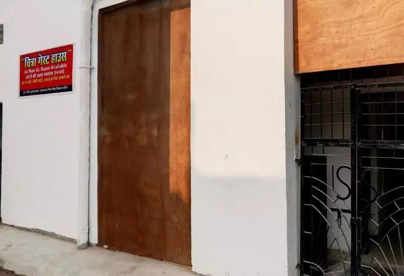 ホテル Oyo Flagship Chitra Guest House
