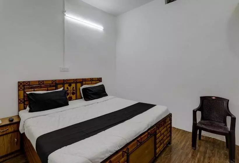 ホテル Oyo Flagship Chitra Guest House