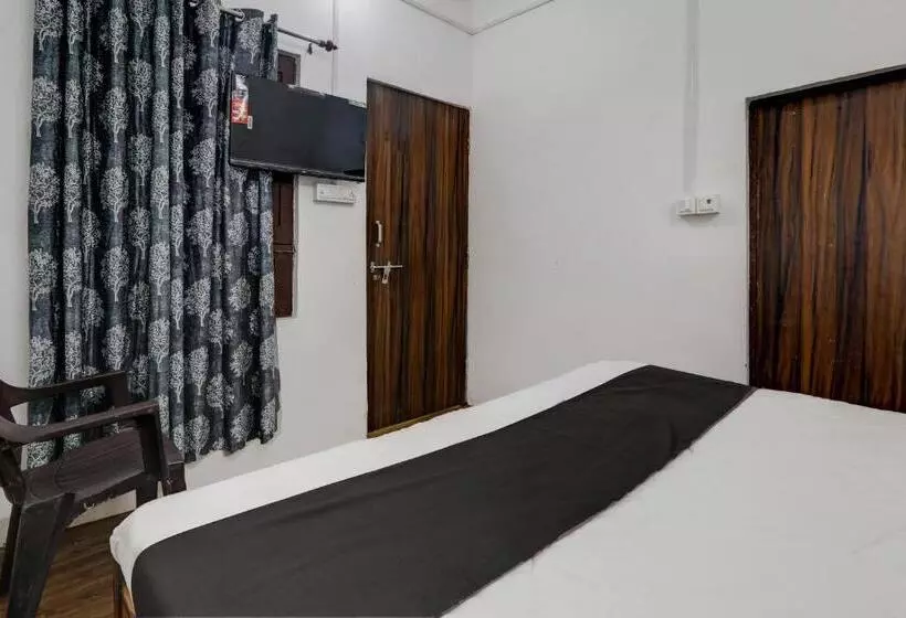 ホテル Oyo Flagship Chitra Guest House