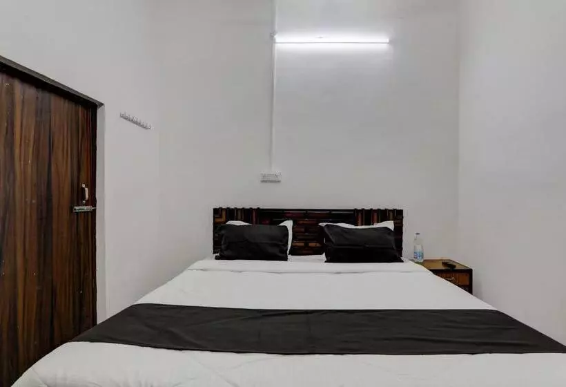 ホテル Oyo Flagship Chitra Guest House