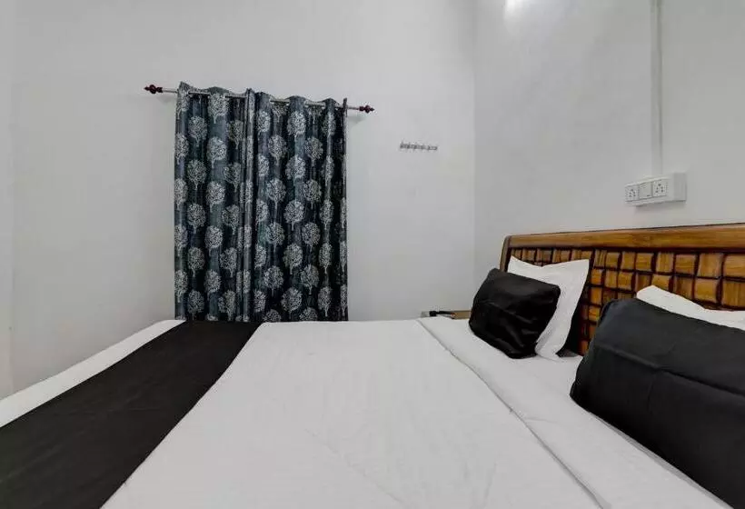 ホテル Oyo Flagship Chitra Guest House