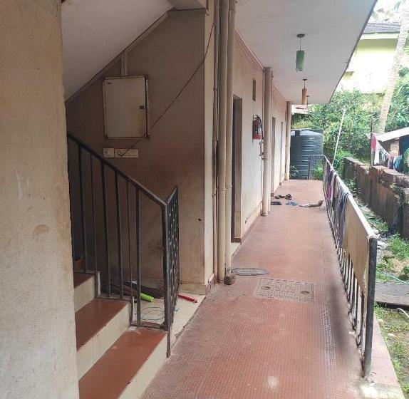 فندق Oyo Village Inn