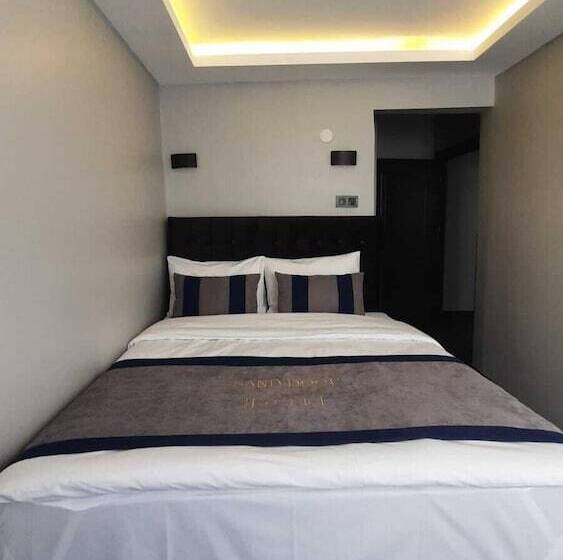 Отель Sand Door