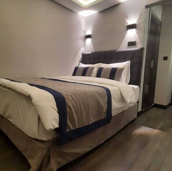 Отель Sand Door