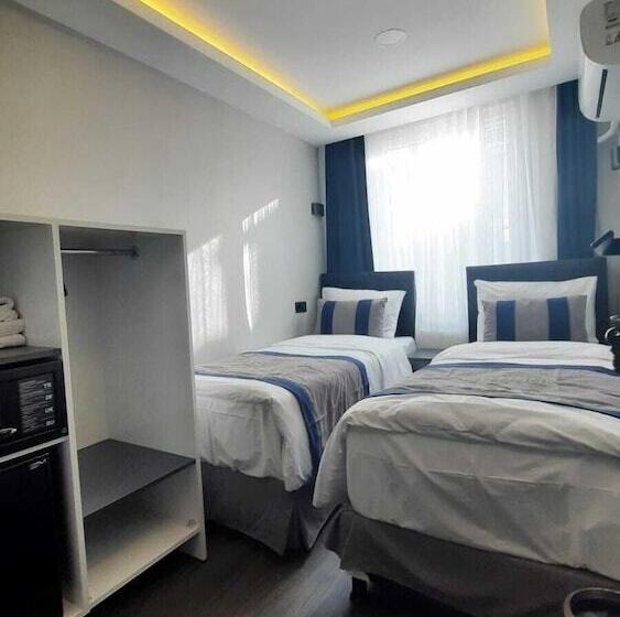 Отель Sand Door