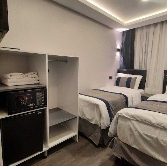 Отель Sand Door