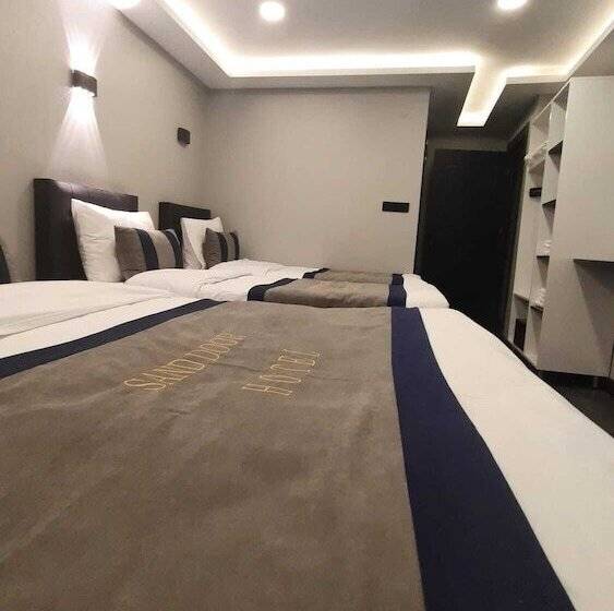 Отель Sand Door