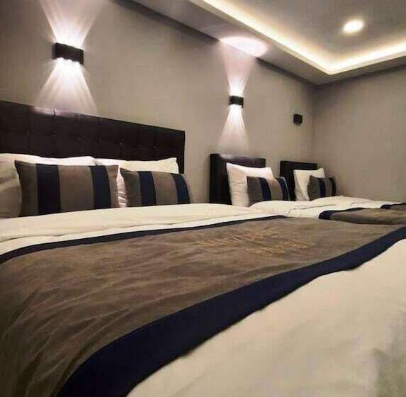 Отель Sand Door