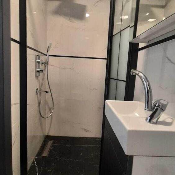 Отель Sand Door