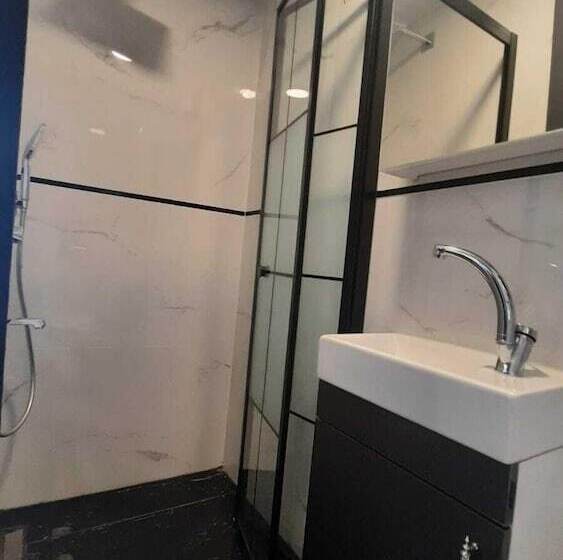 Отель Sand Door