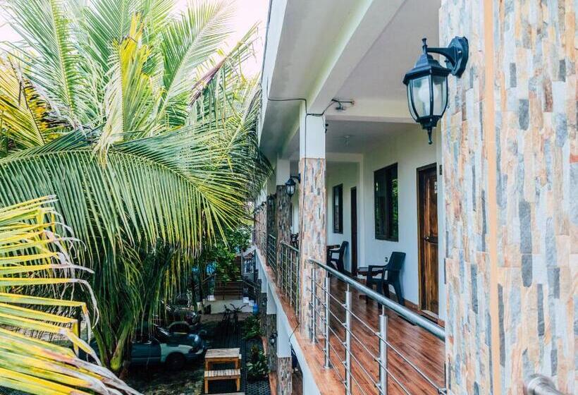 هتل Y Restaurante 7 Mares